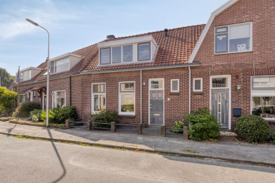 Donkereweg 13, Middelharnis
