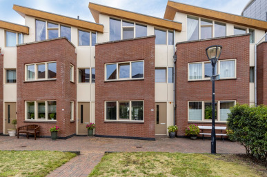 Zandpad 27, Middelharnis