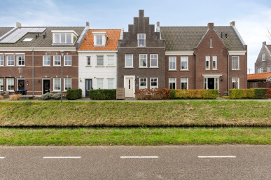 Honingeter 4, Dirksland