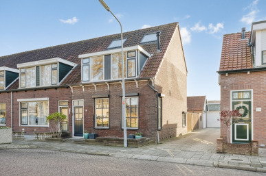 Julianastraat 86, Oude-Tonge