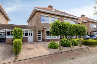 A.M. de Jongstraat 18, Sommelsdijk
