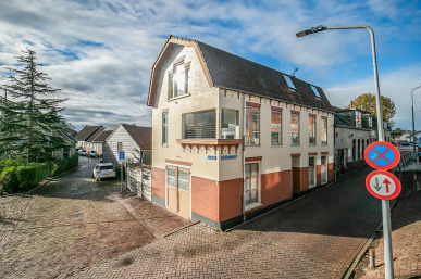 Beneden Oostdijk 8, Den Bommel