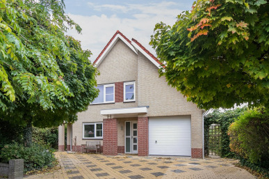 A.M. de Jongstraat 1, Sommelsdijk